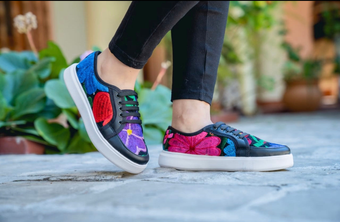 Tenis multicolor Negro