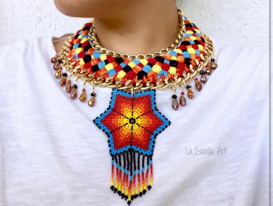 Collar Estrella huichol