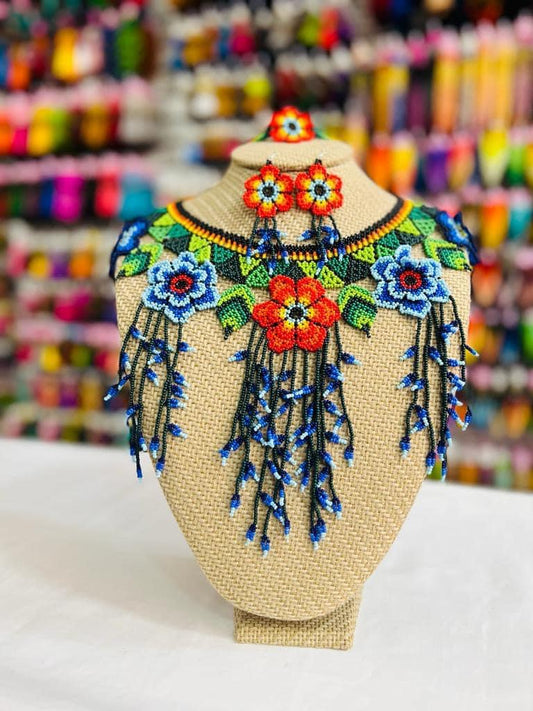 Collar Flor huichol